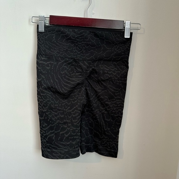 Gymshark Adapt Animal Seamless Cycling Short 7” - Picture 4 of 7
